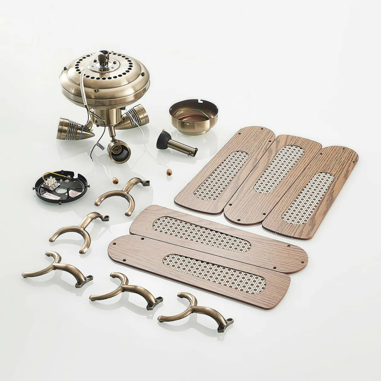 lucande_ventilateur_de_plafond_avec_lumire_anariki_silencieux_laiton_5.webp Lucande ventilateur de plafond avec lumière Anariki, silencieux, laiton^ Ventilateurs