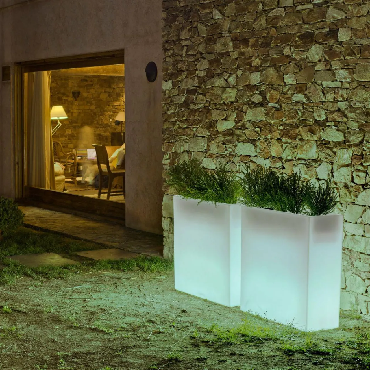 newgarden_pot_de_fleurs_led_rechargeable_junco__nergie_solaire_rgbw_2.webp Newgarden Pot de fleurs LED rechargeable Junco, à énergie solaire, RGBW^ Lampes Décoratives