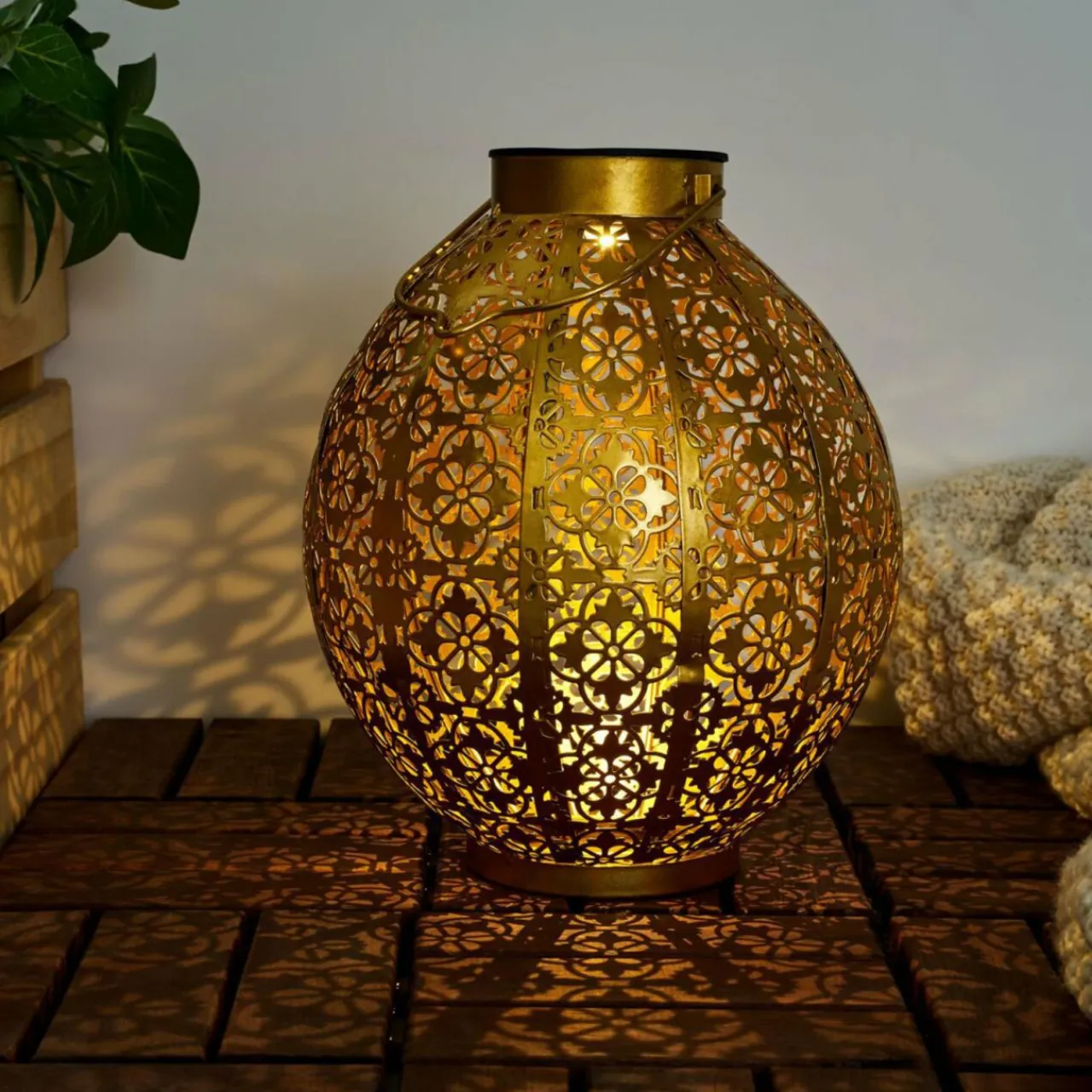 pauleen_sunshine_aura_lampe_solaire_led_dore_0.webp Pauleen Sunshine Aura lampe solaire LED dorée^ Lampes Décoratives