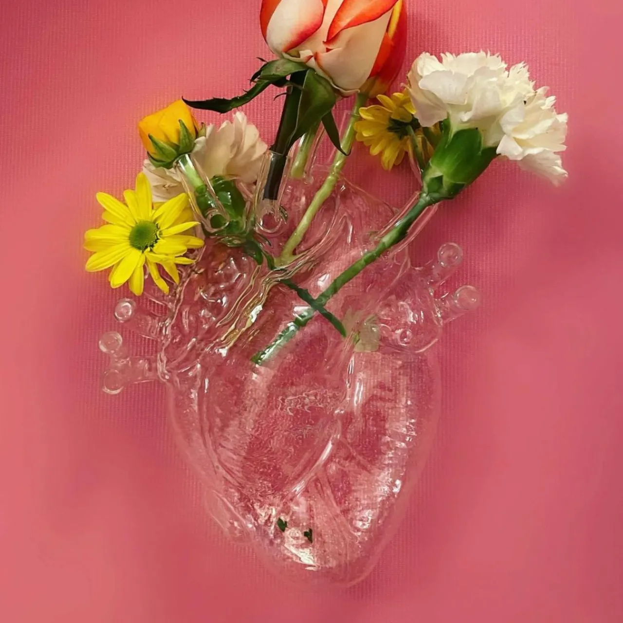 seletti_vase_love_in_bloom_transparent_hauteur__cm_forme_de_cur_2.webp SELETTI Vase Love in Bloom, transparent, hauteur 24 cm, forme de cœur,^ Meubles & Aménagements